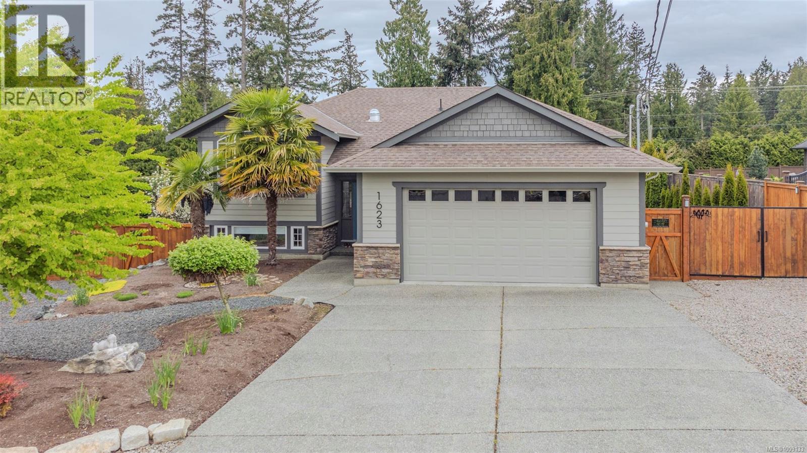 1623 Stone Lake Dr, Nanoose Bay, BC V9P 9L1