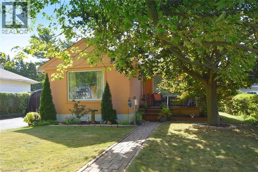 26 Heywood Ave, St. Catharines, ON L2M 2M8