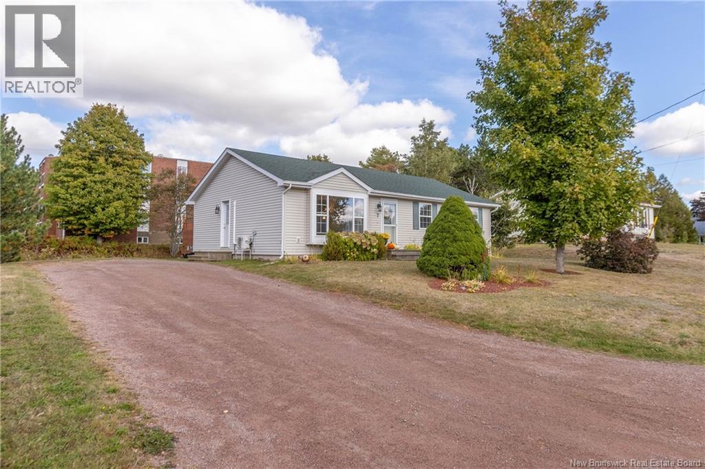 7 Windymere Dr, Sackville, NB E4L 4P6