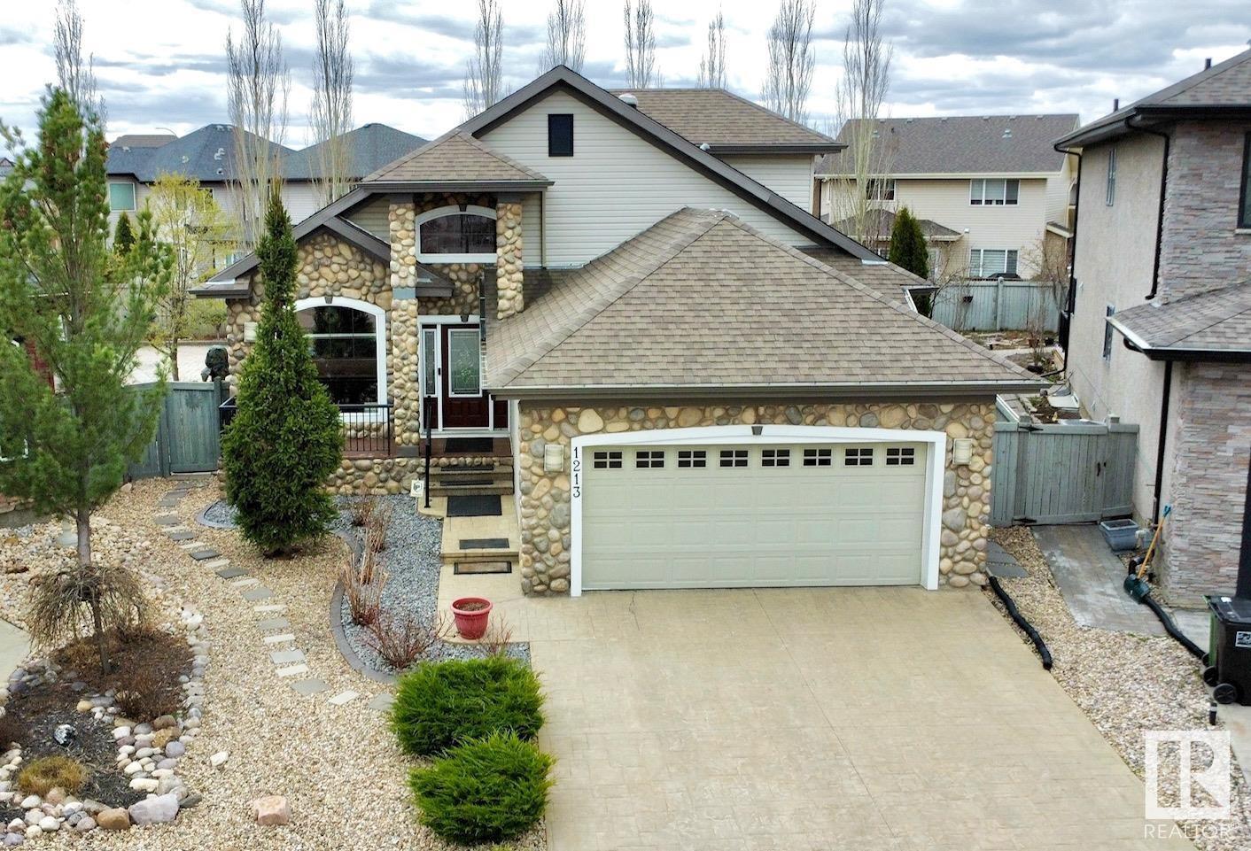 1213 Cunningham Dr SW, Edmonton, AB T6W 0R5