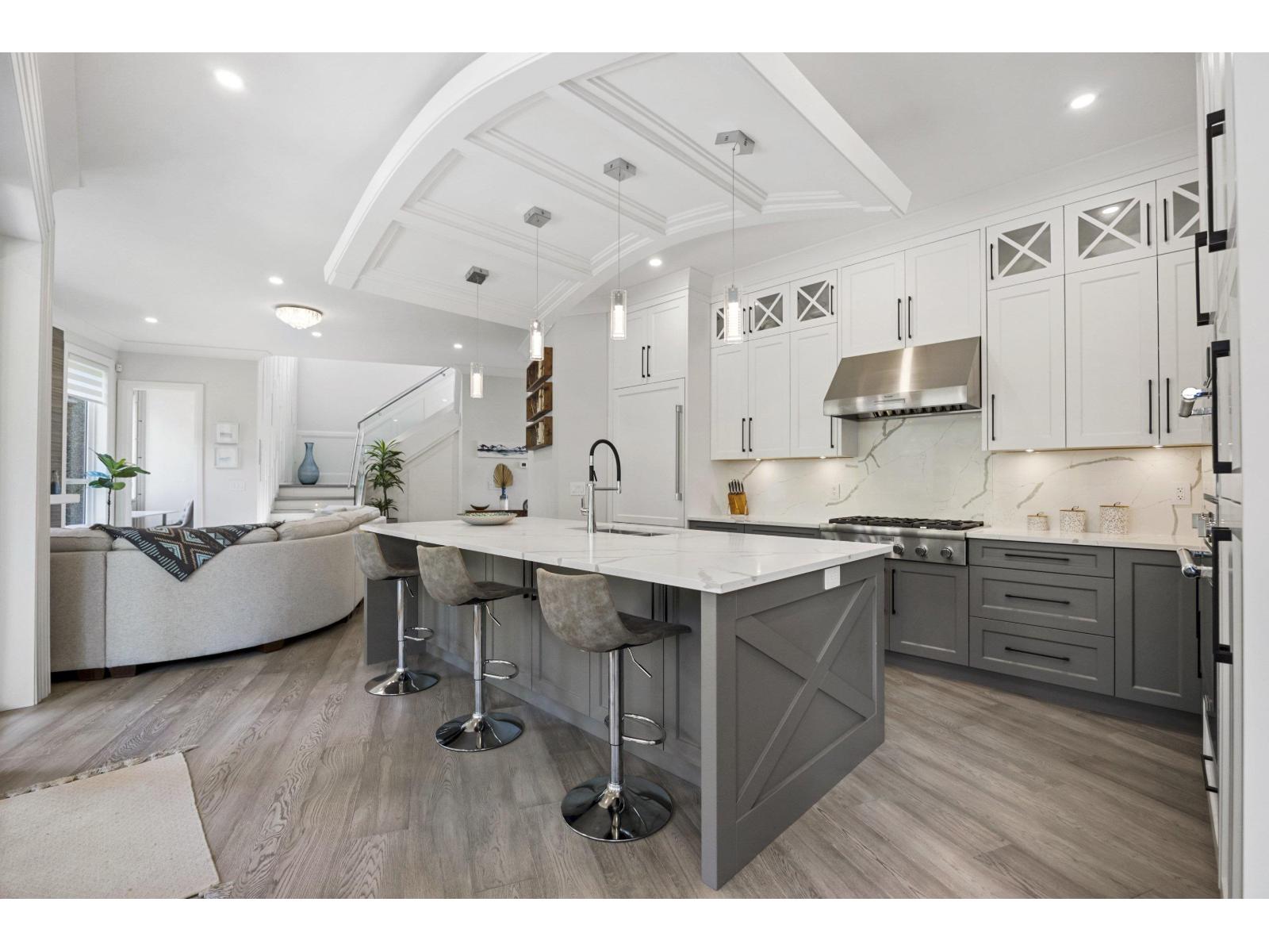 163 Street Unit 918, Surrey, BC V4A 4Y4
