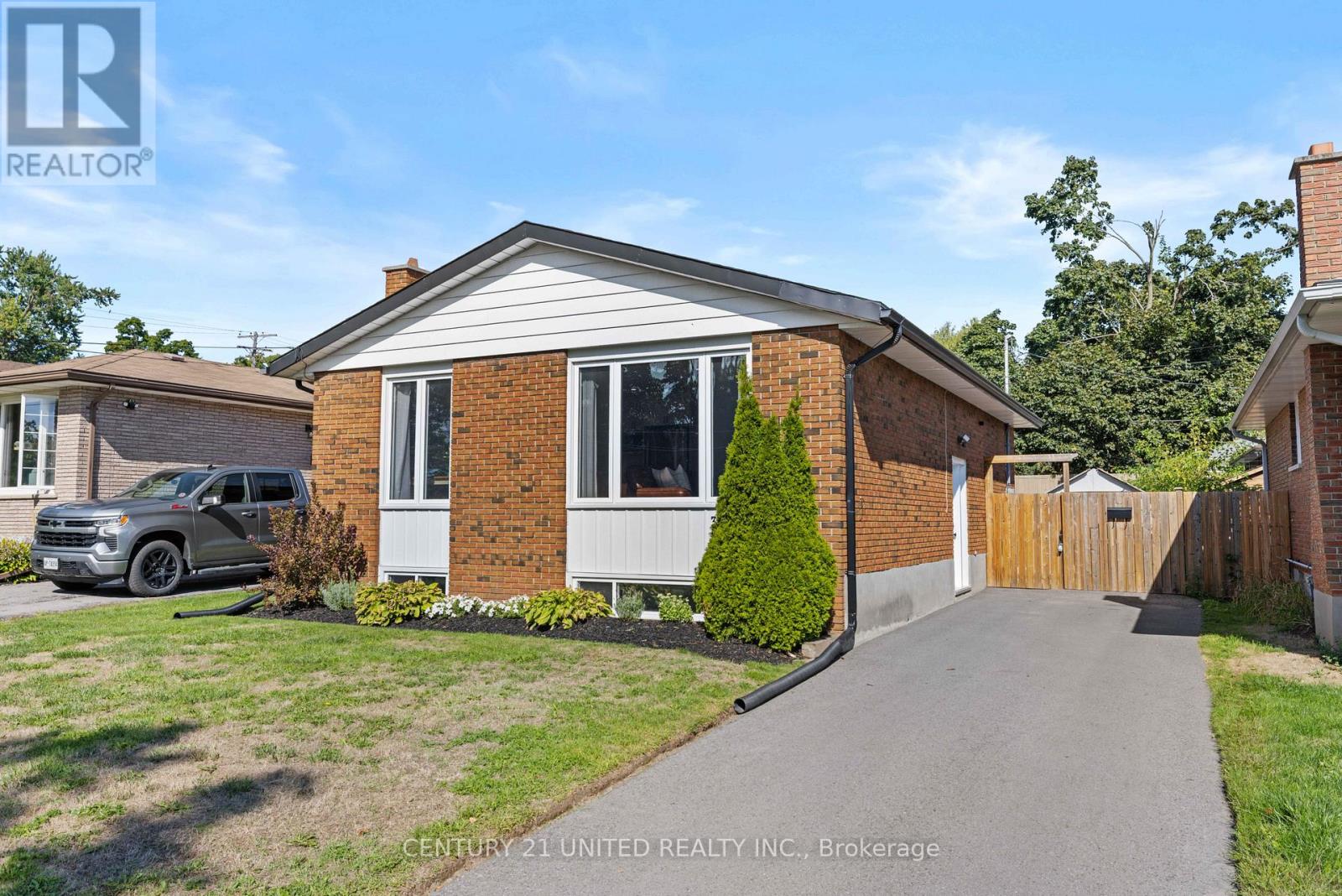 392 Wellington St Ward 5 St, Peterborough, ON K9H 5C2