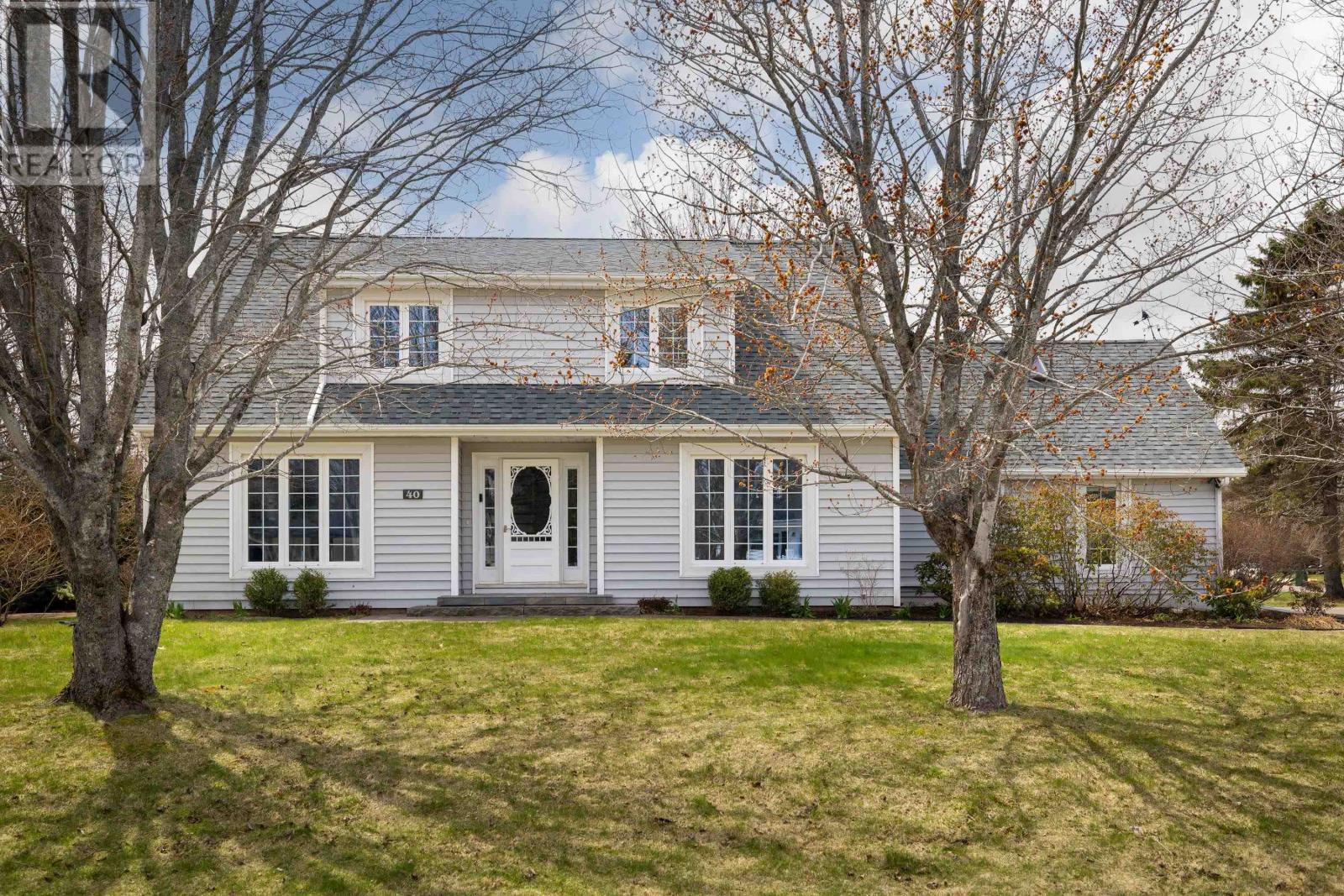 40 Bardin Cres, Charlottetown, PE C1E 1N2