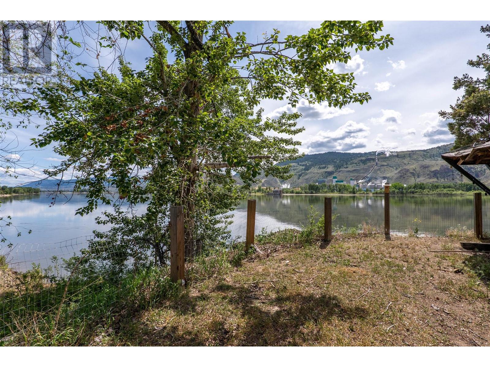 721 Strauss St, Kamloops, BC V2B 5R7