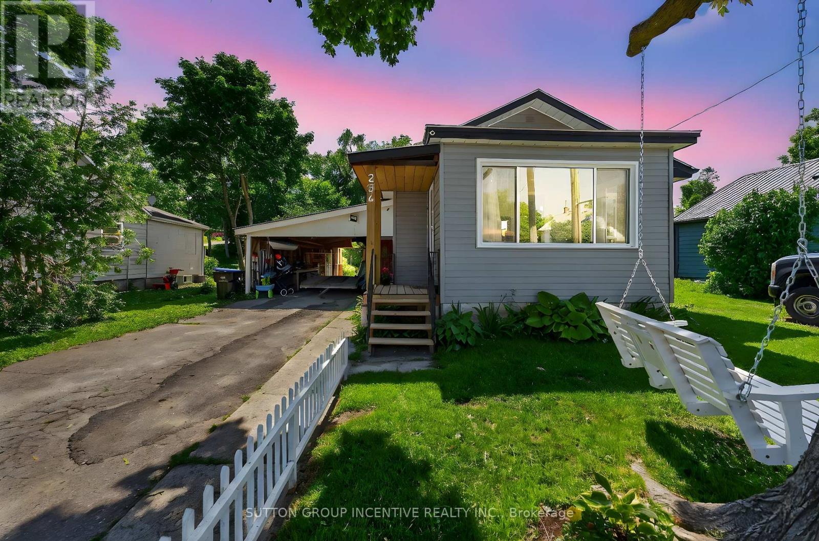234 George St, Midland, ON L4R 2W6
