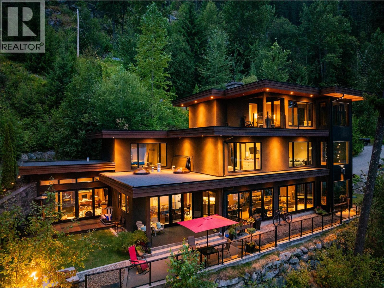 59 Johnstone Rd, Nelson, BC V1L 6H9