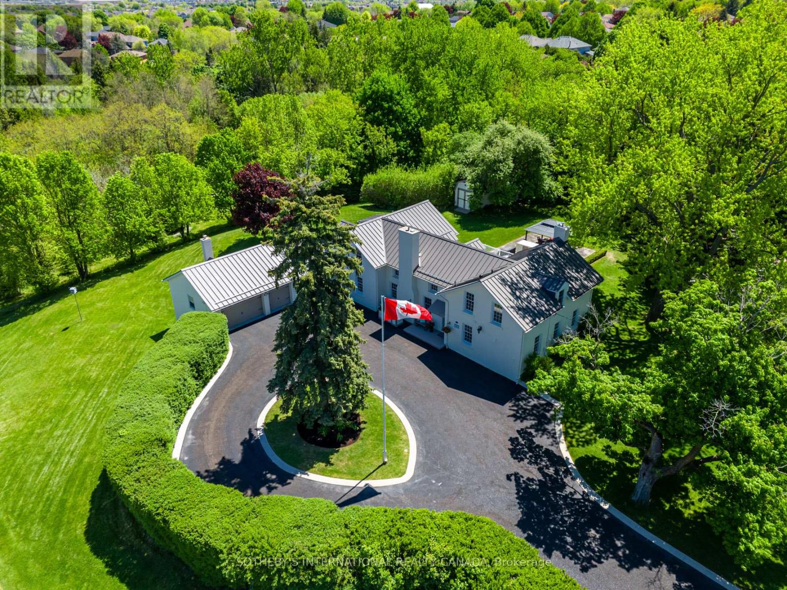 220 Old Yonge St, Aurora, ON L4G 6J6