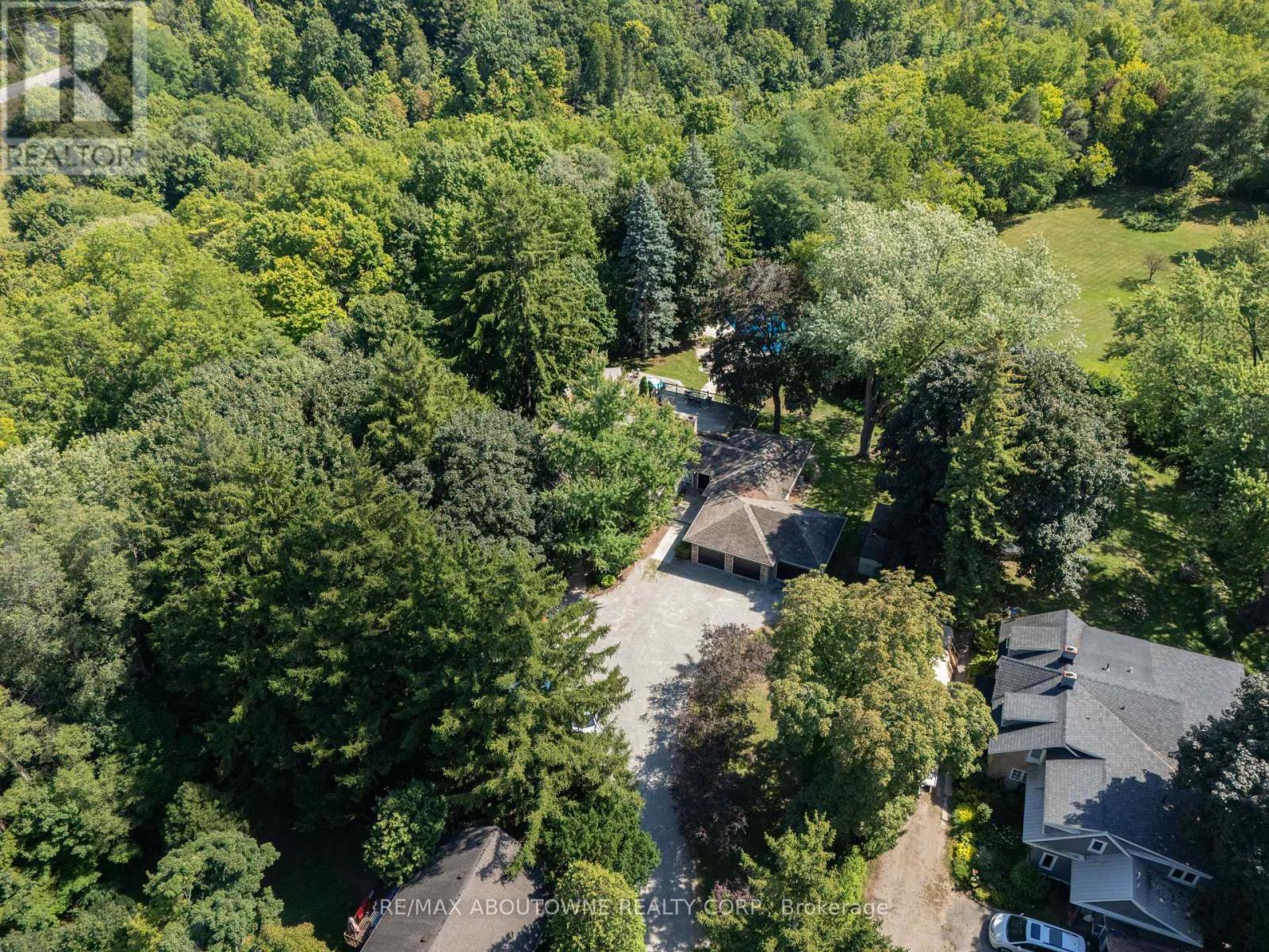 24 School St, Hamilton, ON L0R 2H0