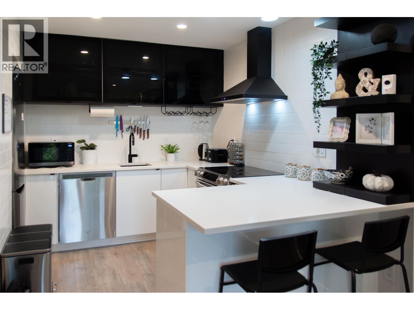 1718 Nelson Street Unit 402, Vancouver, BC V6G 1M8