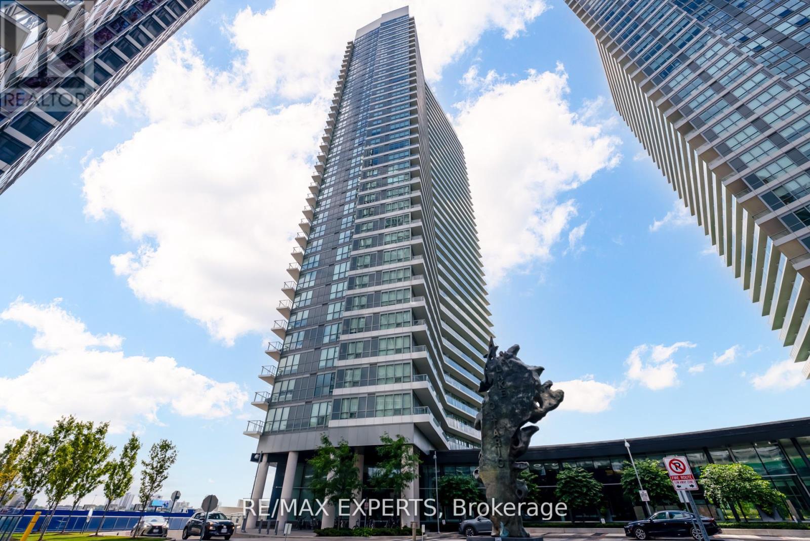 503 117 Mcmahon Dr, Toronto, ON M2K 0E4