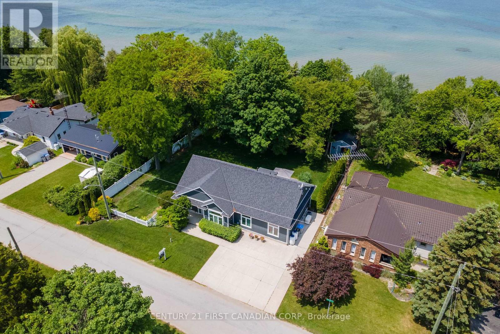 5144 Cedarview Dr, Lambton Shores, ON N0N 1J0