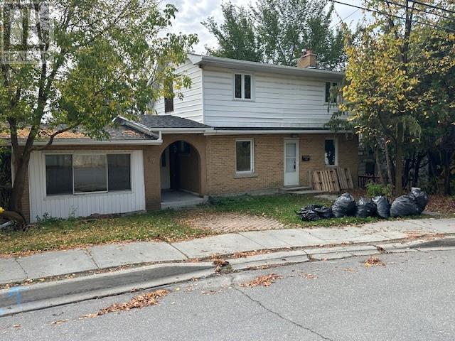 17 Baker St, Sudbury, ON P3C 2E5