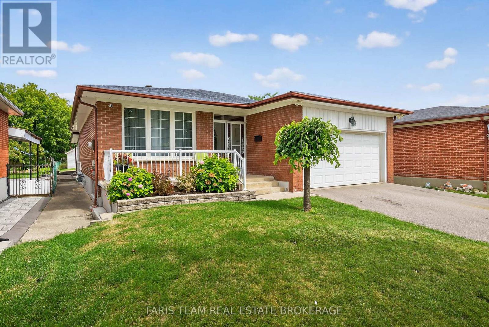 38 Collingdale Rd, Toronto, ON M9V 3R1