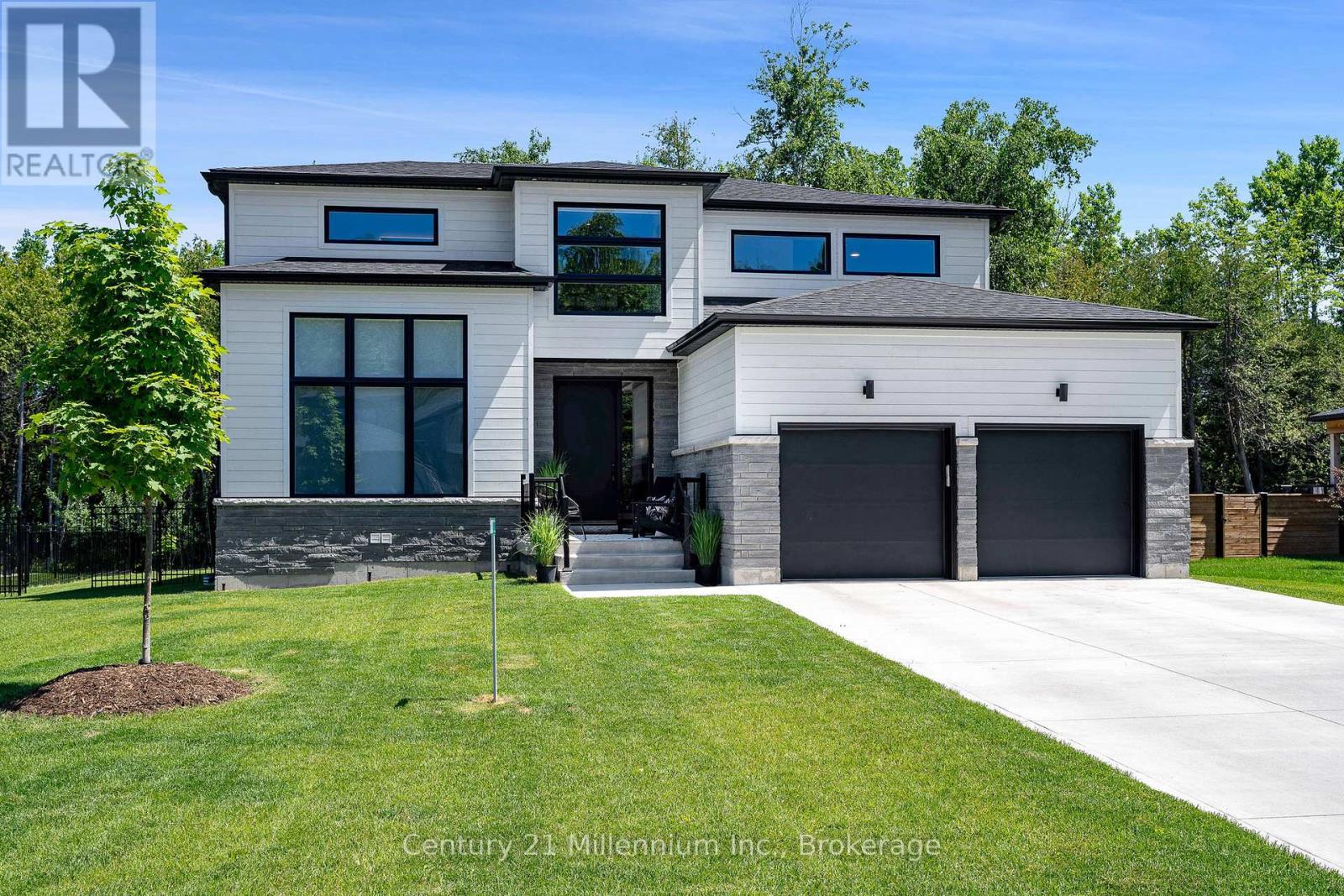 107 Tekiah Rd, The Blue Mountains, ON N0H 1J0
