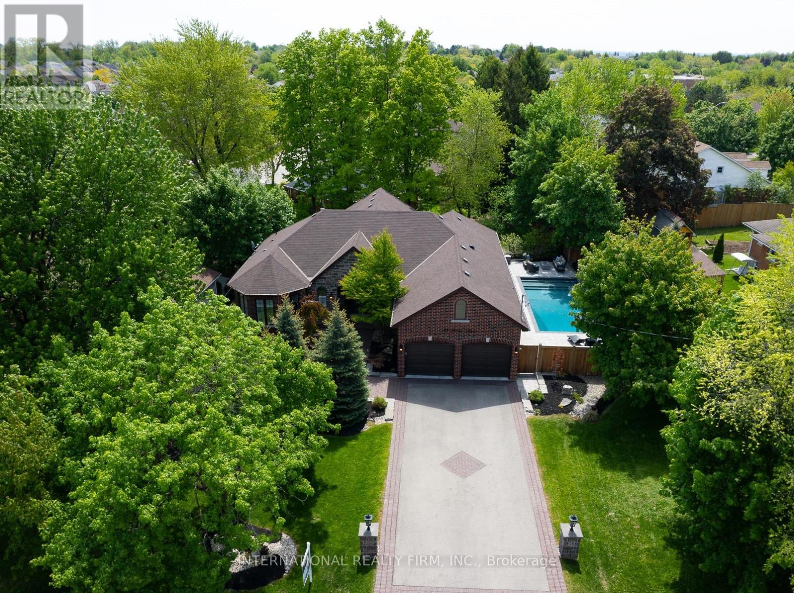 38 Brian Blvd, Hamilton Waterdown, ON L8B 0C7