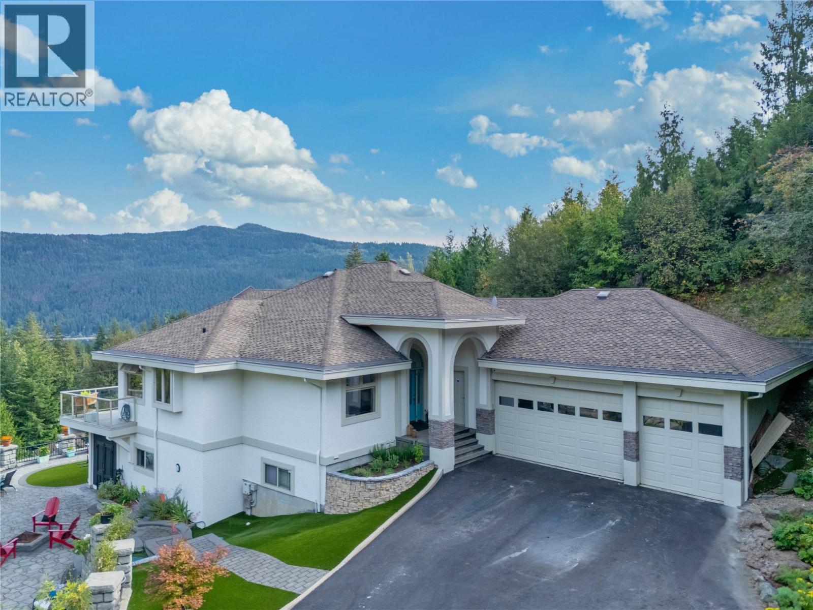2422 Waverly Dr, Blind Bay, BC V0E 1H2