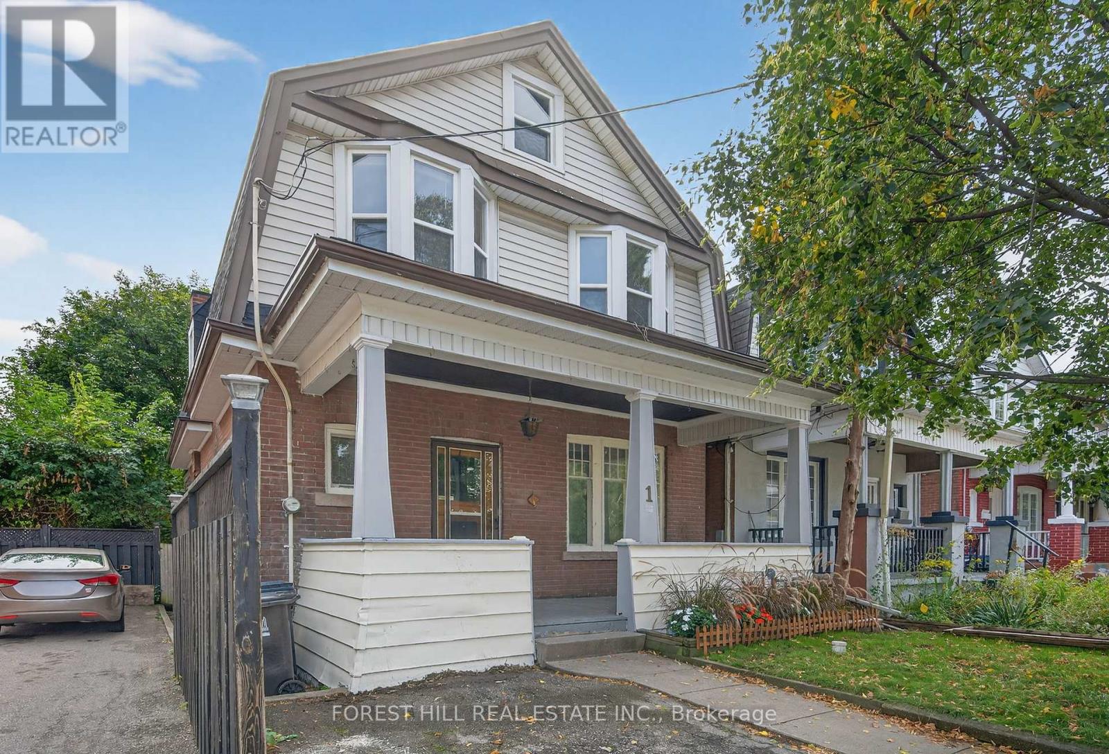 1 Somerville Ave, Toronto, ON M6M 4W1
