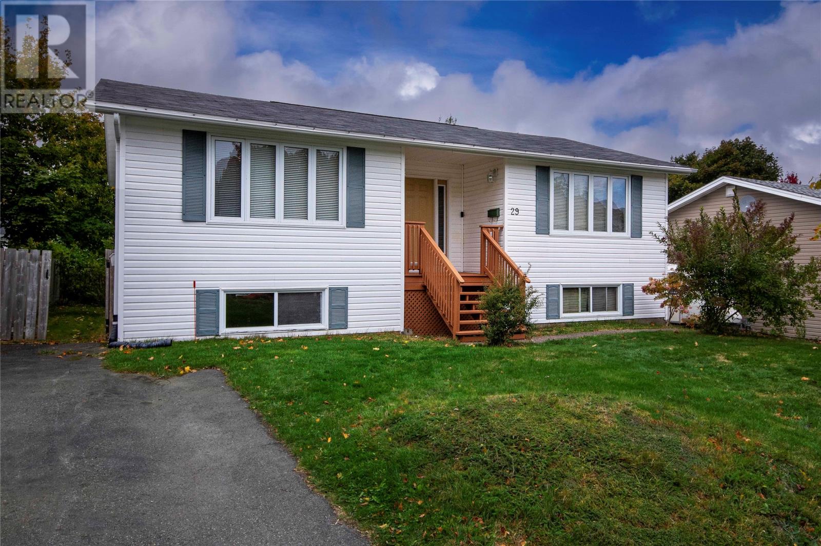 29 Tweedsmuir Pl, Mount Pearl, NL A1N 2L8