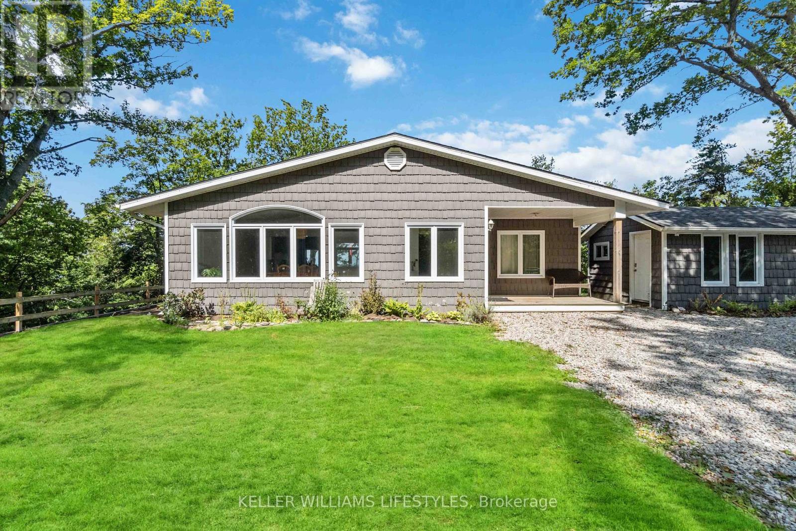 4606 Lakeside St, Plympton-Wyoming, ON N0N 1J6
