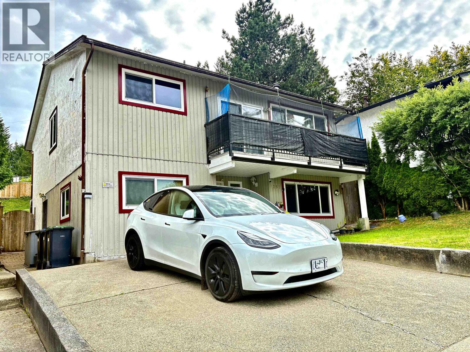 257 Angela Dr, Port Moody, BC V3H 3X7