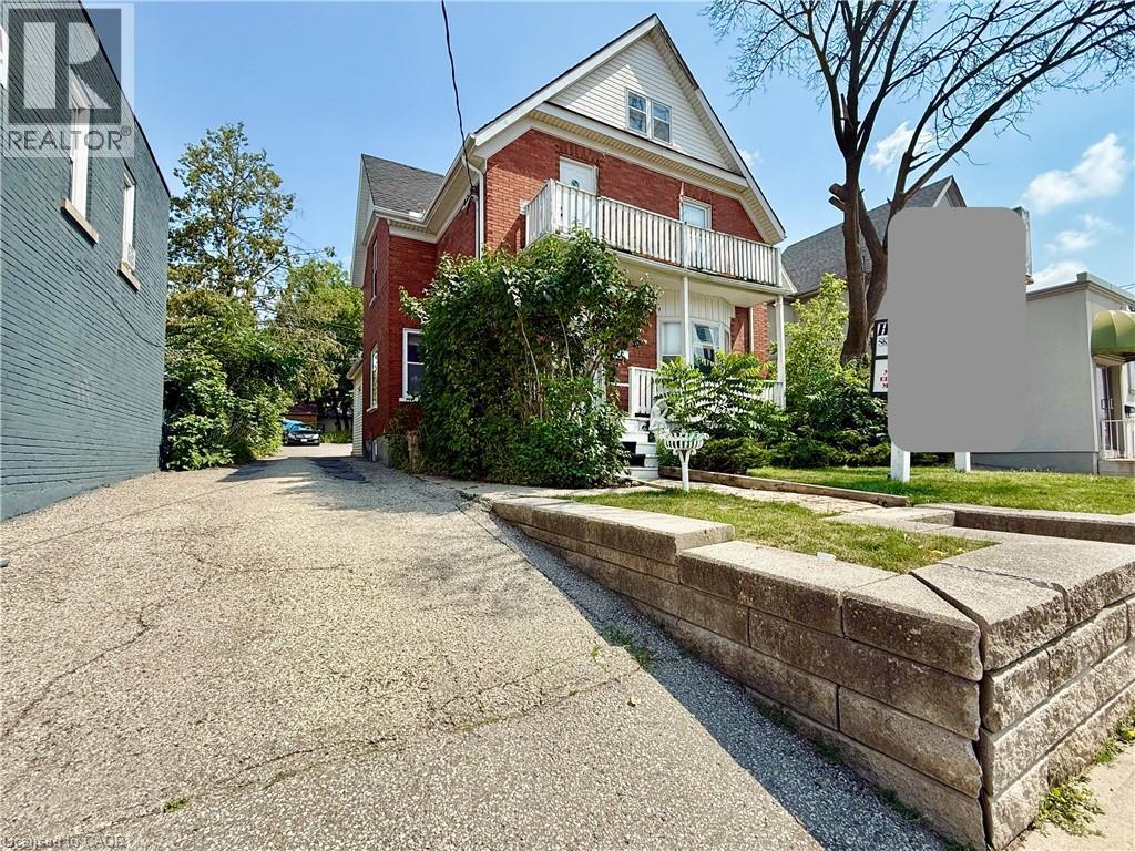 602 King St E, Kitchener, ON N2G 2M1
