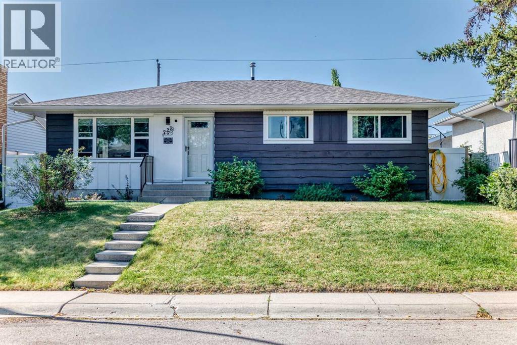 727 Macleay Rd NE, Calgary, AB t2e 6c6