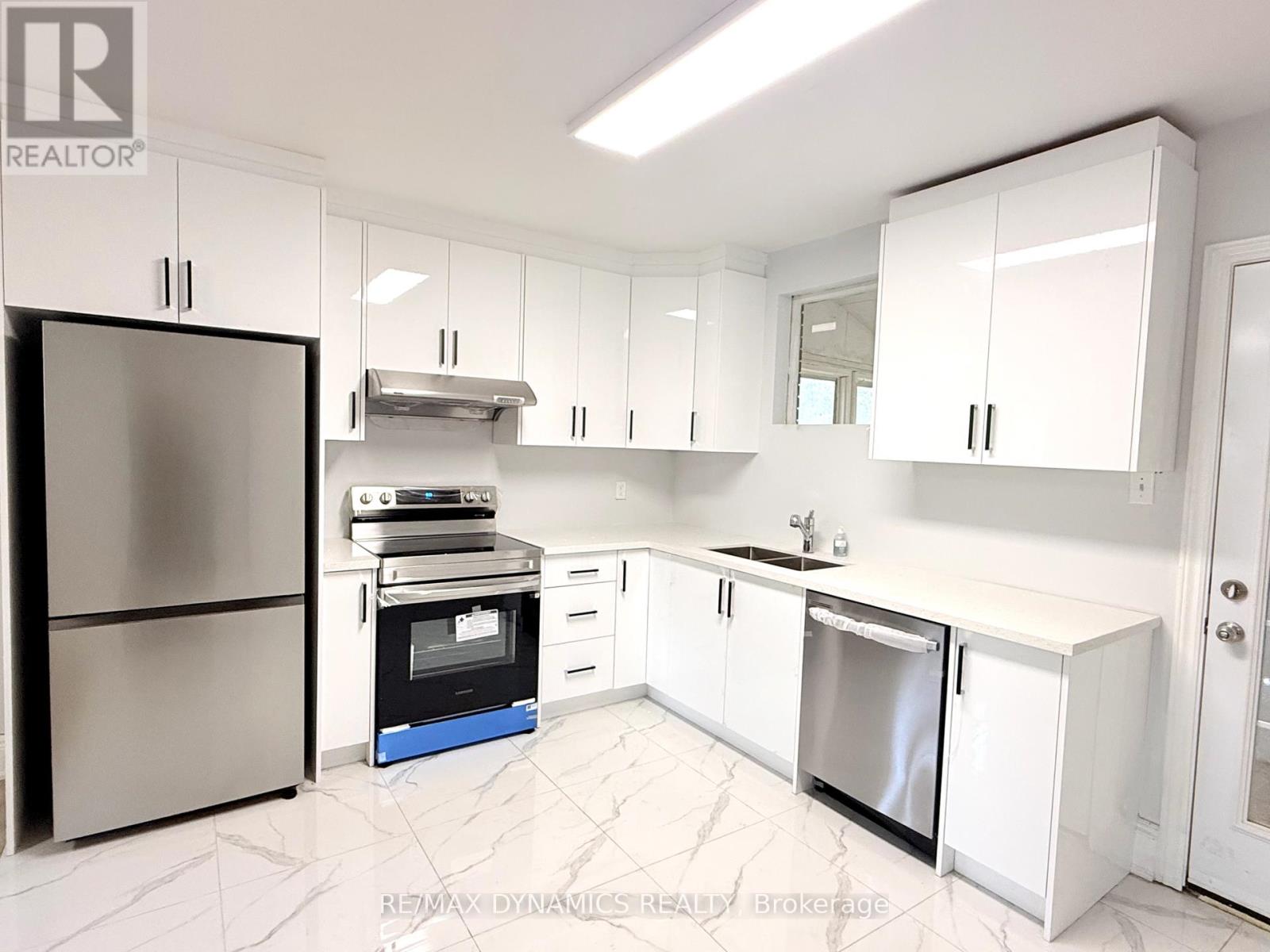 8 Leeds St, Hamilton, ON L8L 6W8