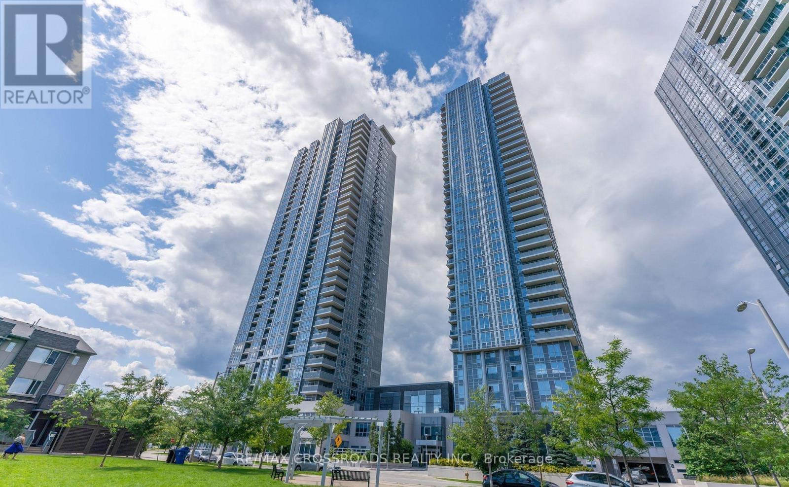 1722 275 Village Green Sq, Toronto, ON M1S 0L8