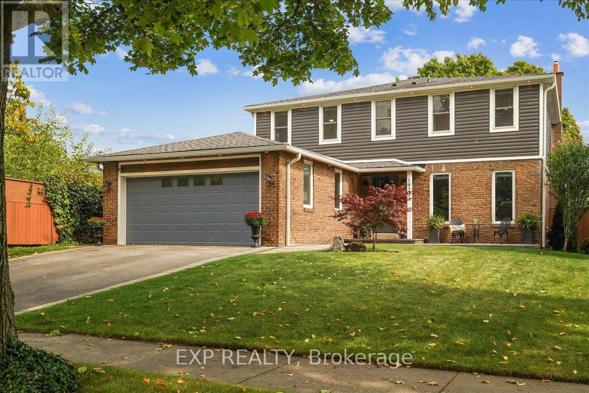 1923 Steepbank Cres, Mississauga, ON L4X 1T9