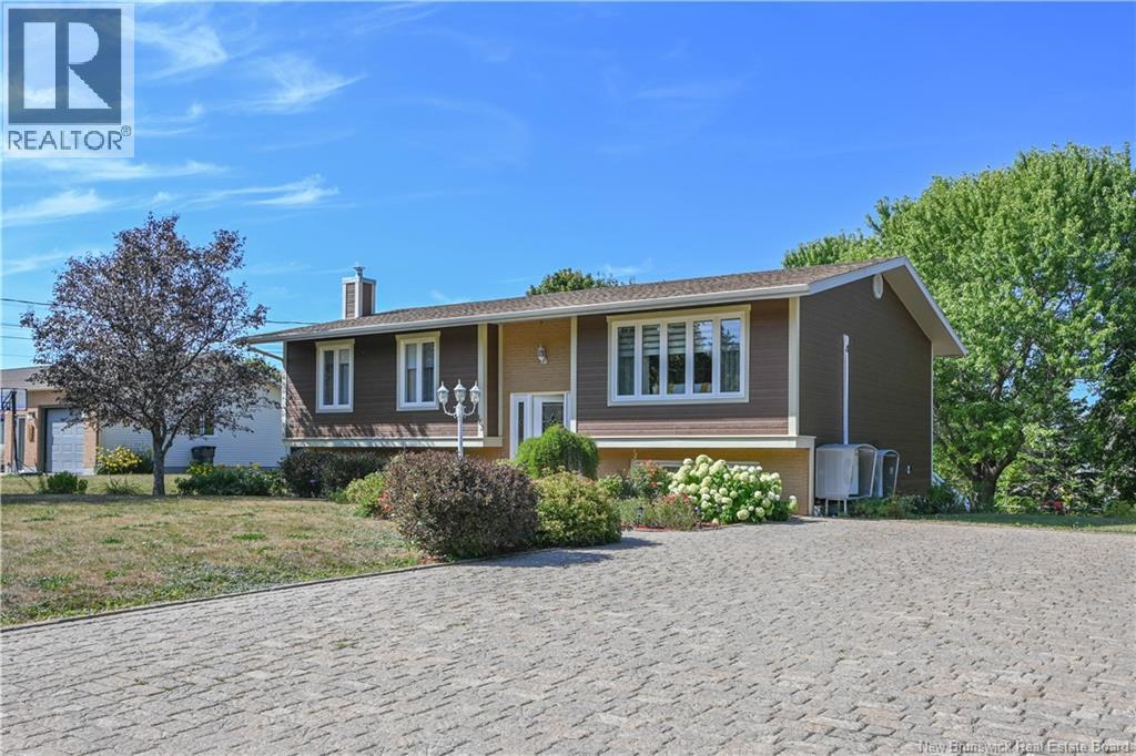 163 Grandealle Ln, Caraquet, NB E1W 1A5