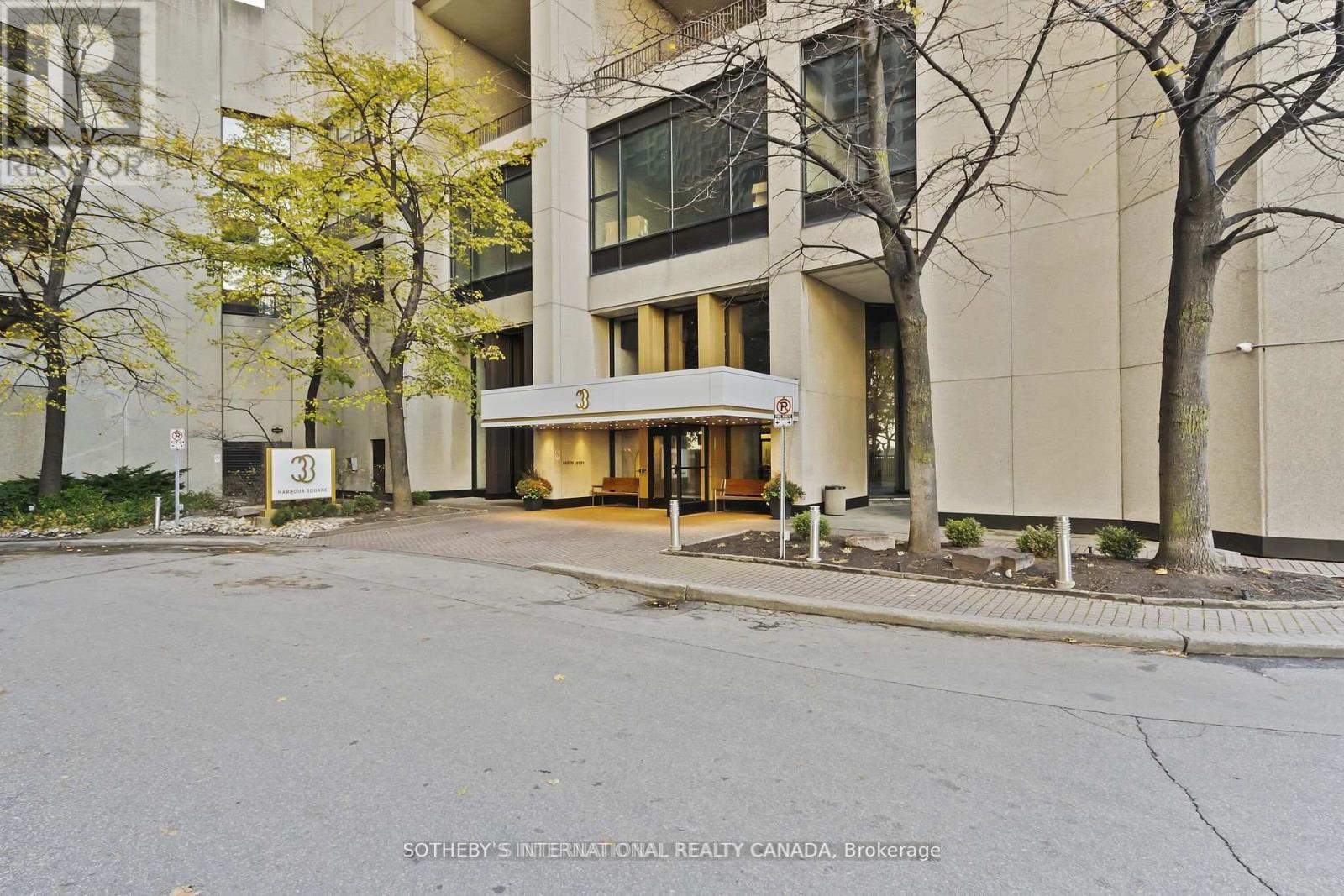 2208 33 Harbour Sq, Toronto, ON M5J 2G2