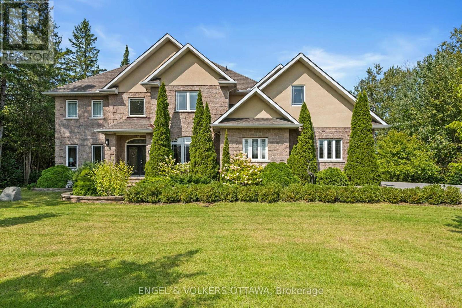 6163 Elkwood Dr, Ottawa, ON K4P 1N1