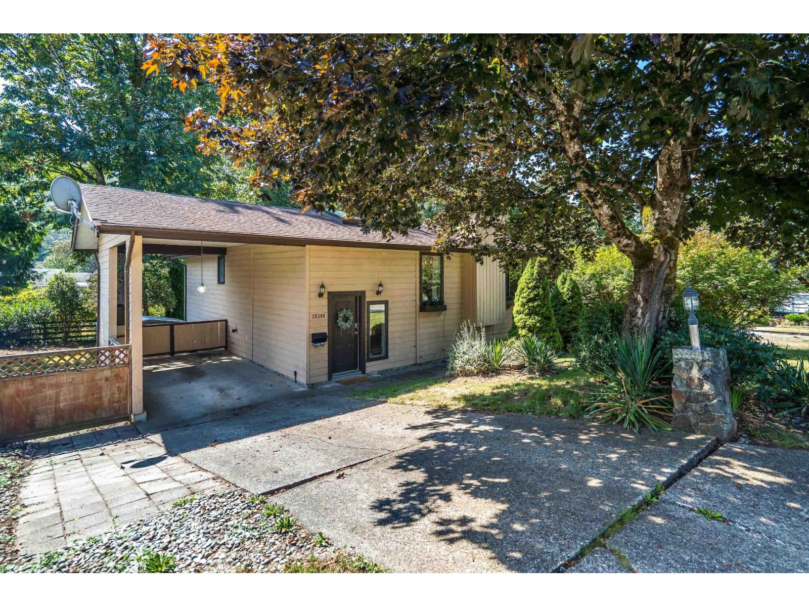 35396 Selkirk Ave, Abbotsford, BC V2S 8L2