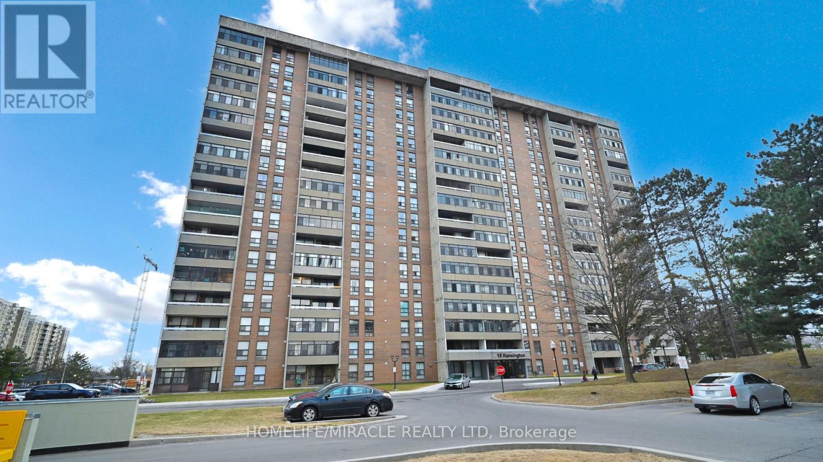1112 15 Kensington Rd, Brampton, ON L6T 3X8