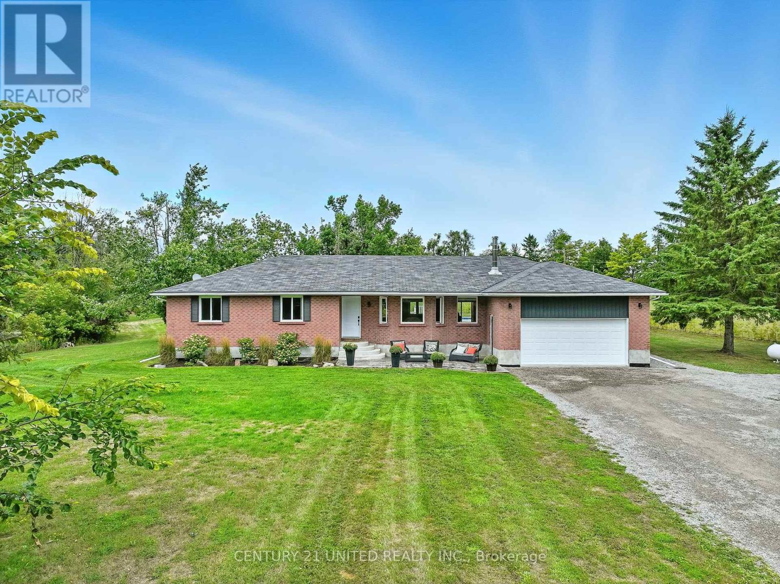 2038 Hilliard St, Selwyn, ON K9J 6X2