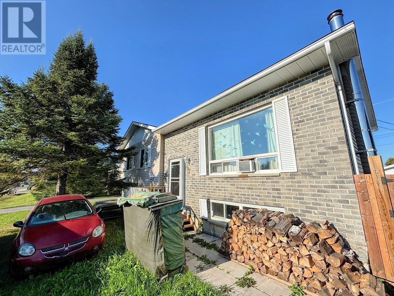 17 Barnett St, Manitouwadge, ON P0T 2C0