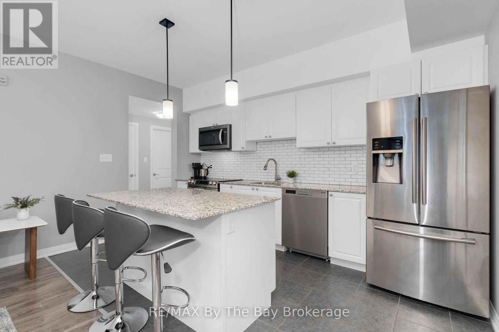 300 Essa Rd #309 Rd, Barrie, ON L9J 0B9