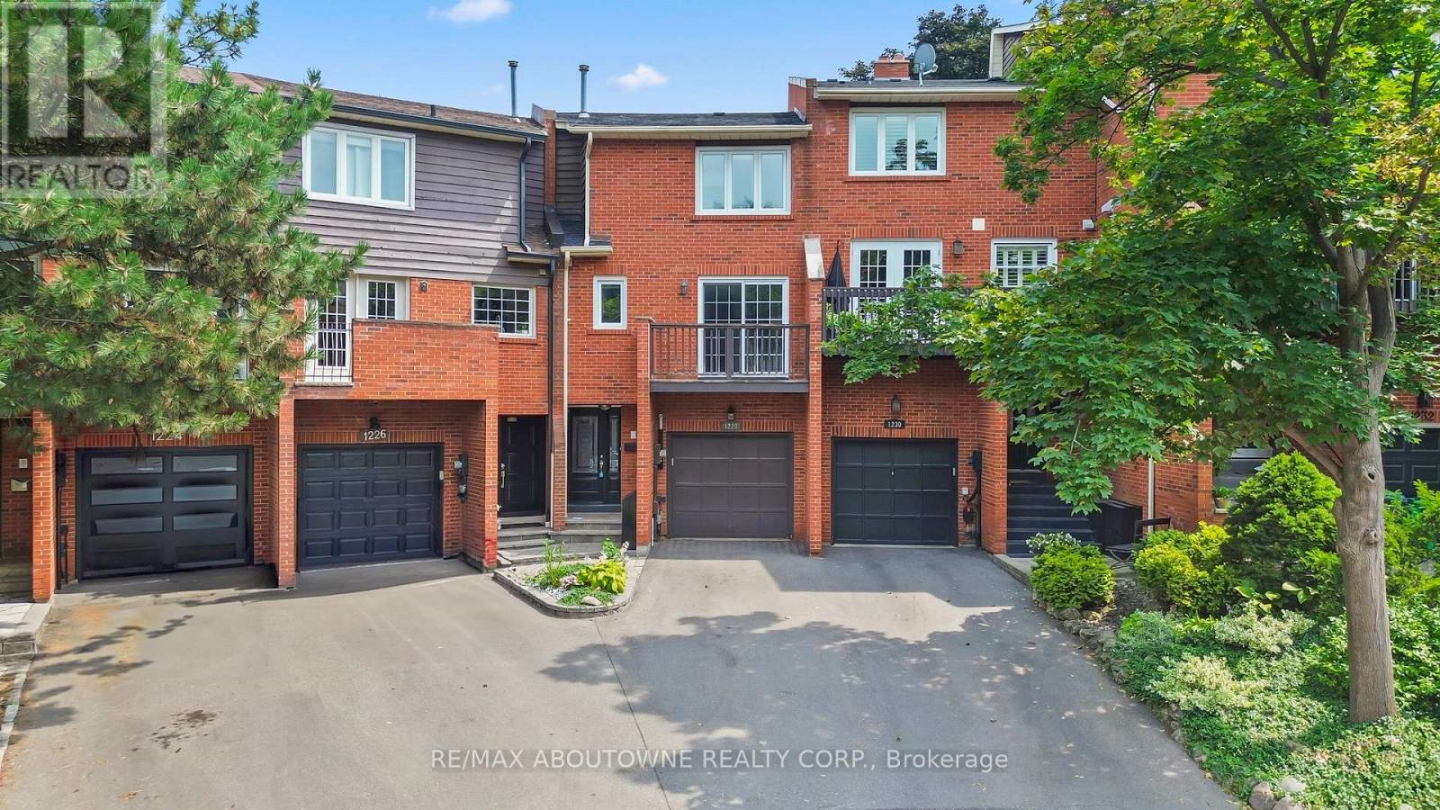 1228 Cornerbrook Pl, Mississauga, ON L5C 3J4