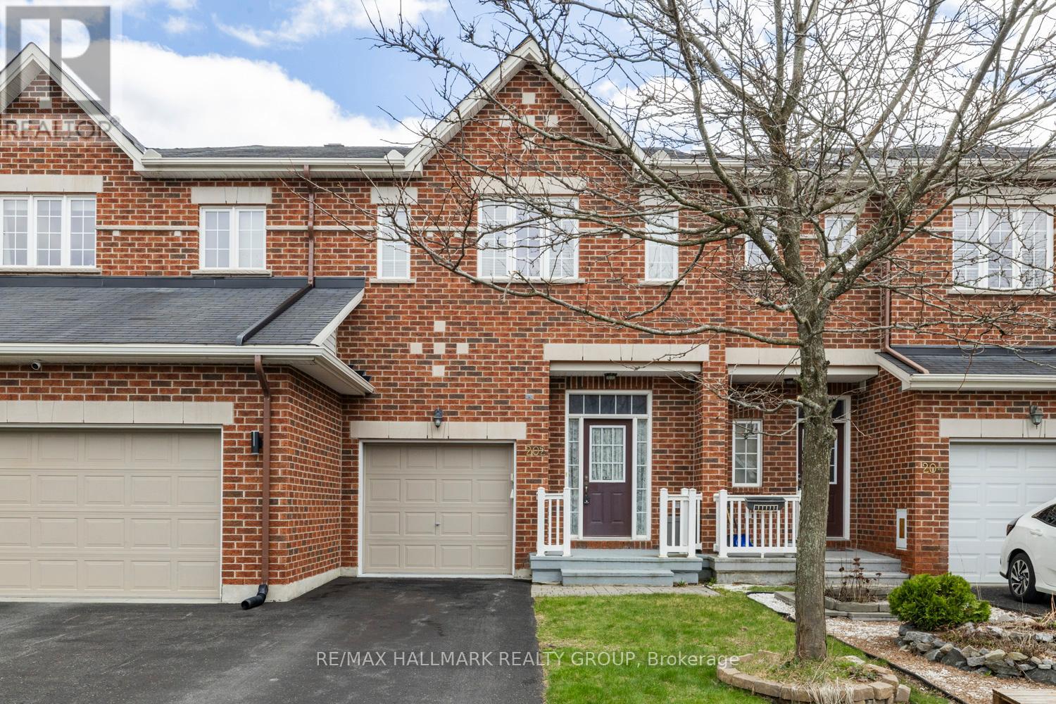 202 Waymark Cres, Ottawa, ON K2M 0A6