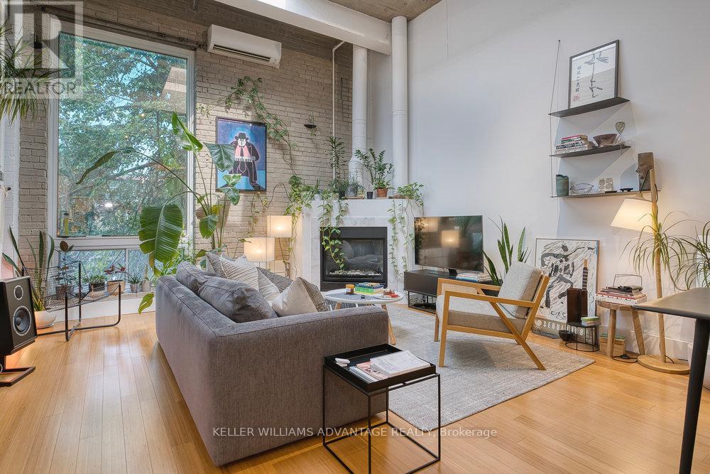 206 264 Seaton St, Toronto, ON M5A 2T4