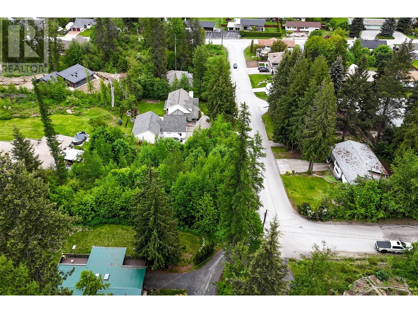 28 Evergreen Ave, Fruitvale, BC V0G 1L0