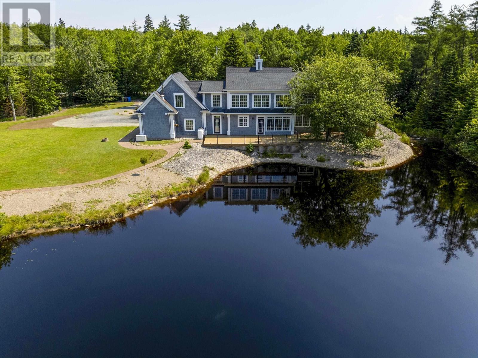 16 Harvest Ln, Upper Tantallon, NS B3Z 1L3