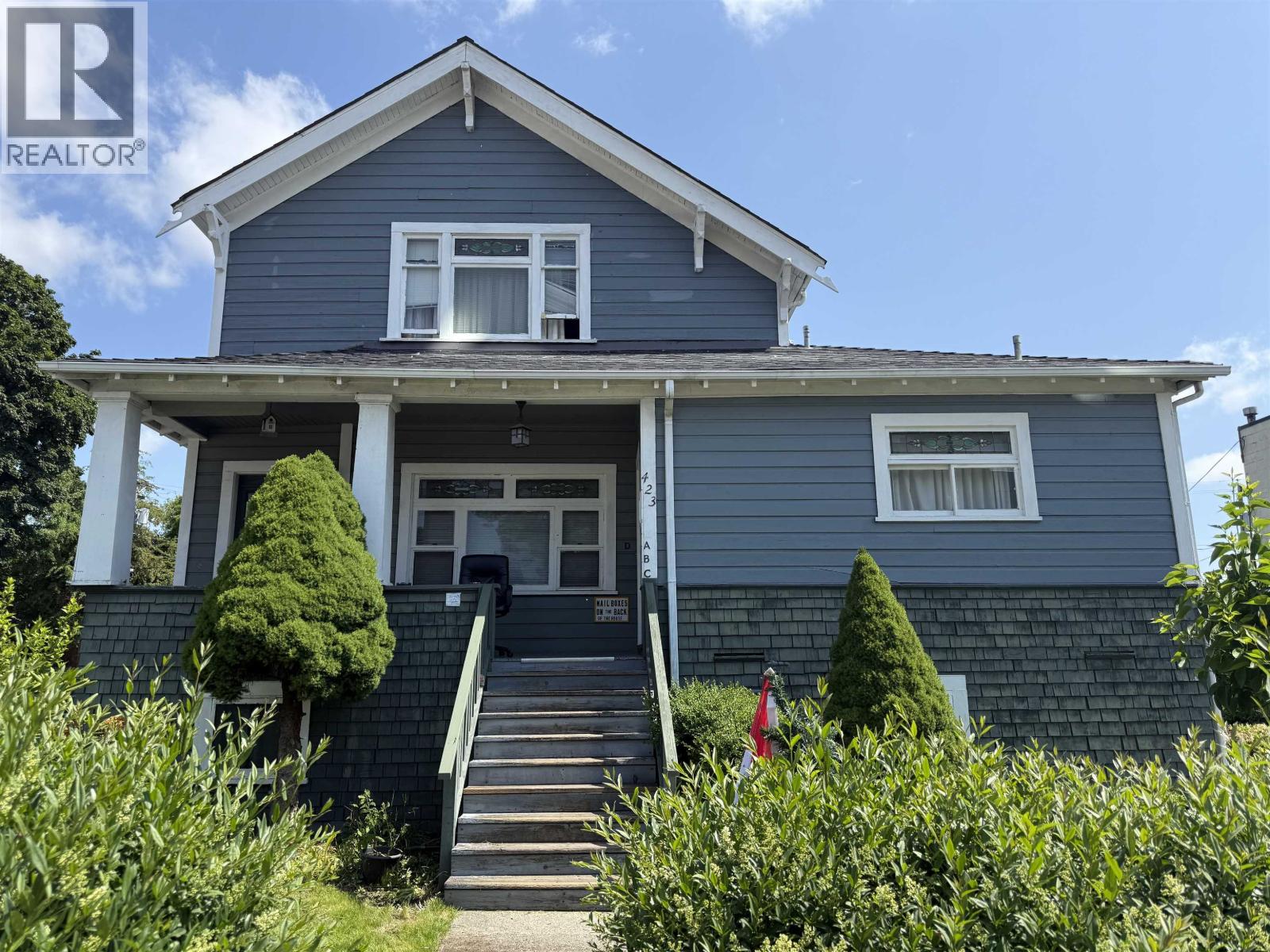 423 Sixth St, New Westminster, BC V3L 3B1