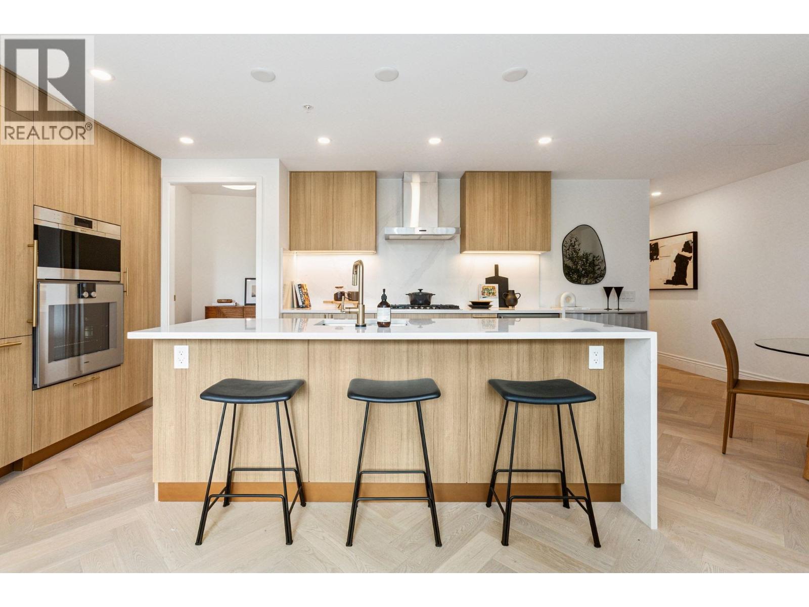 2096 W 47th Avenue Unit 206, Vancouver, BC V6M 0E5