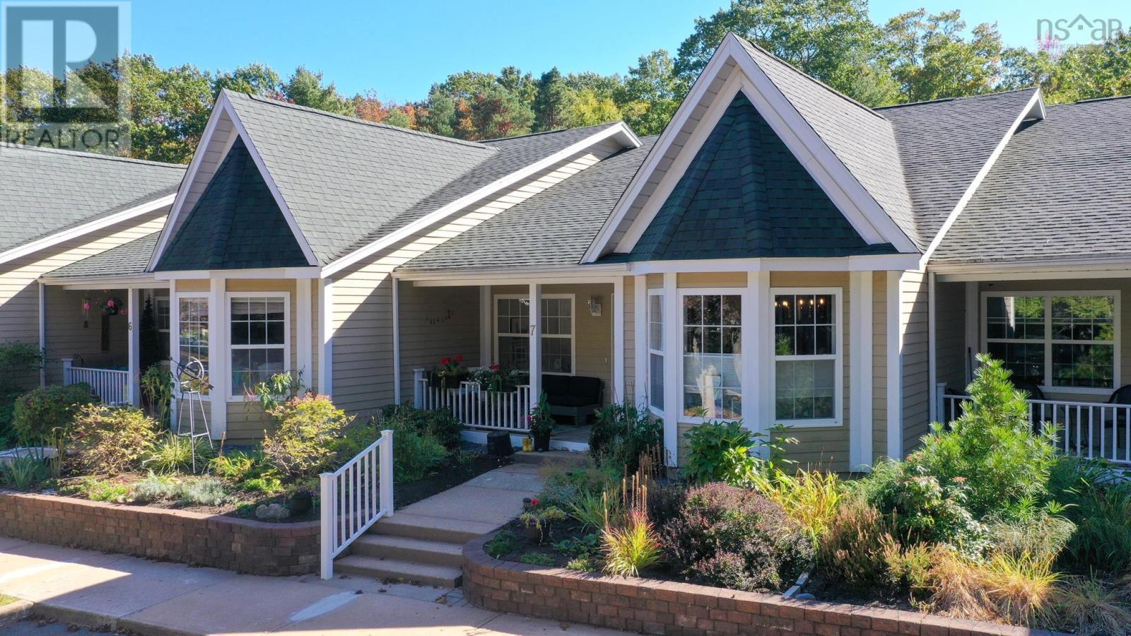 36 Fauxburg Road Unit 7, Mahone Bay, NS B0J 2E0