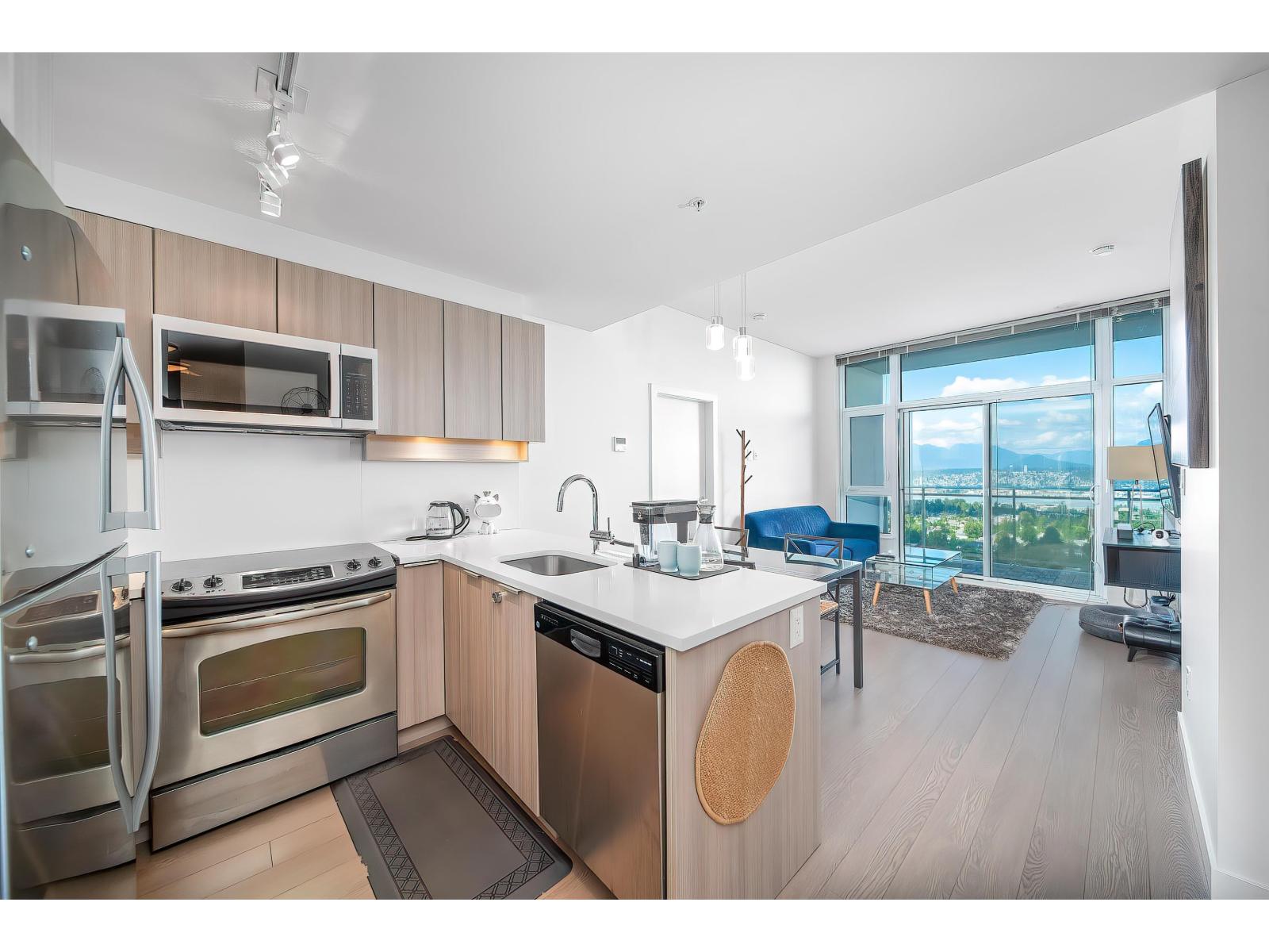 13308 Central Avenue Unit 3301, Surrey, BC V3T 0M4