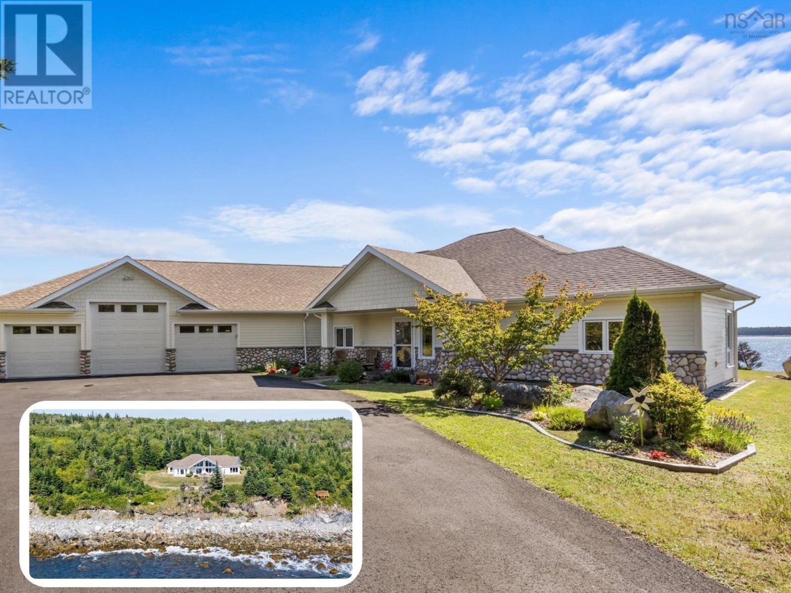 12 Partridge Ln, Shelburne, NS B0T 1W0
