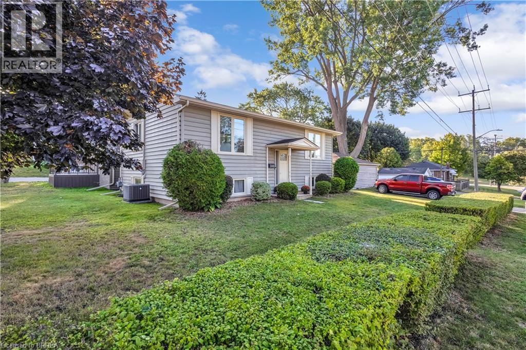 11 Fourth Ave, Brantford, ON N3S 7T9