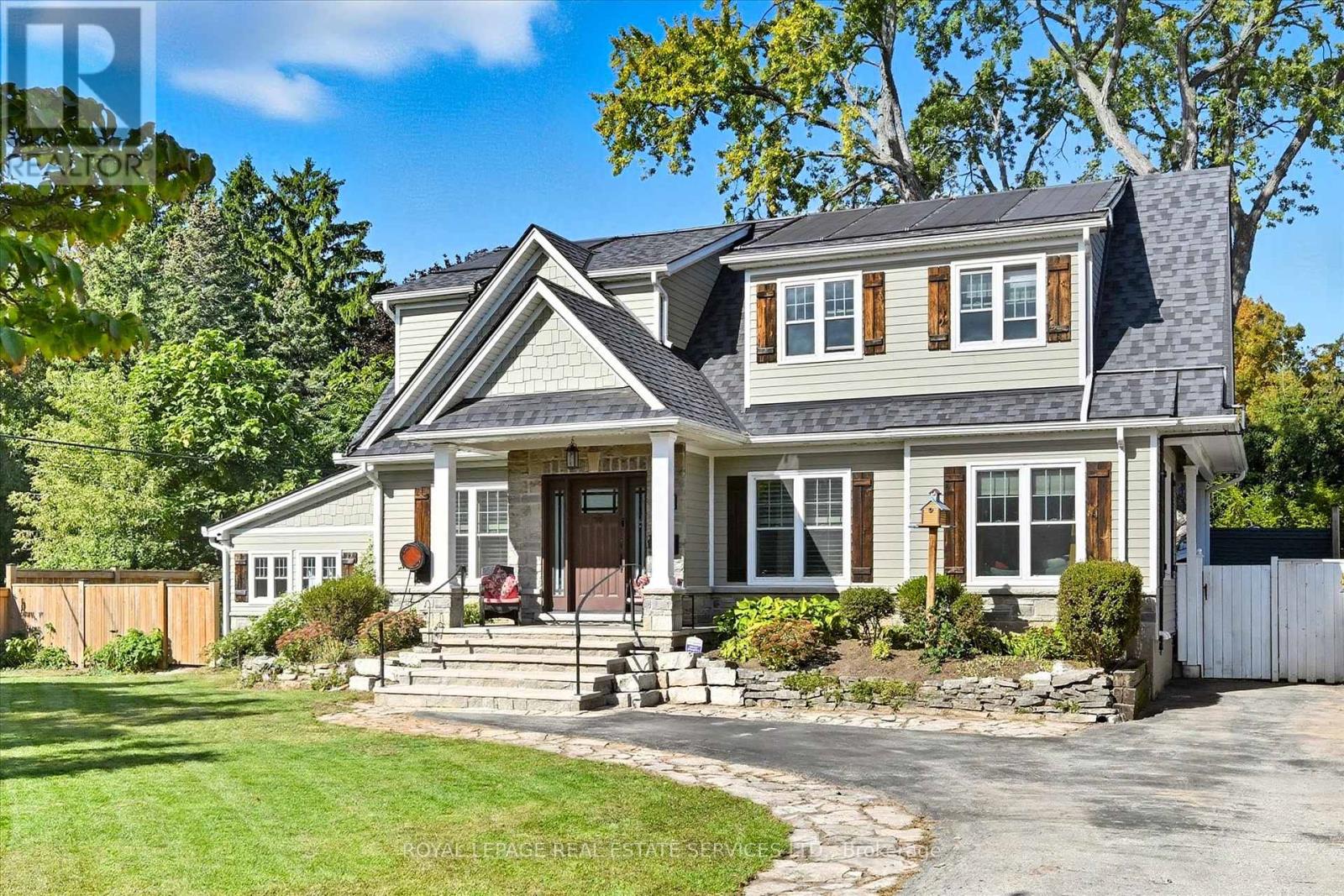 677 Greenwood Dr, Burlington, ON L7T 3P4