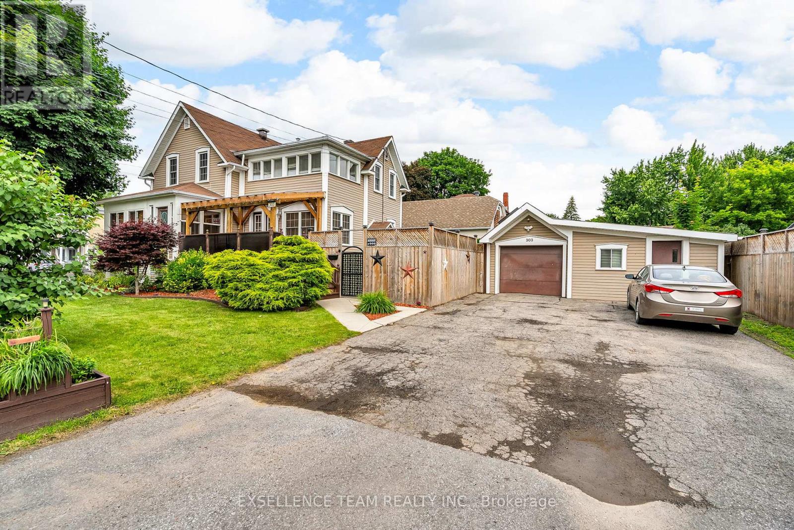 303 Fifth St E, Cornwall, ON K6H 2L9
